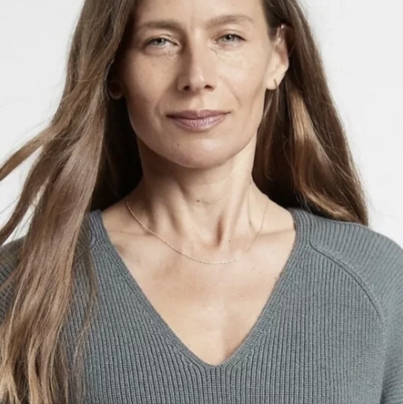 Athleta Hanover Ribbed V-Neck Wool Blend Sweater Medium Gray Mist 159164 EUC - Picture 10 of 10